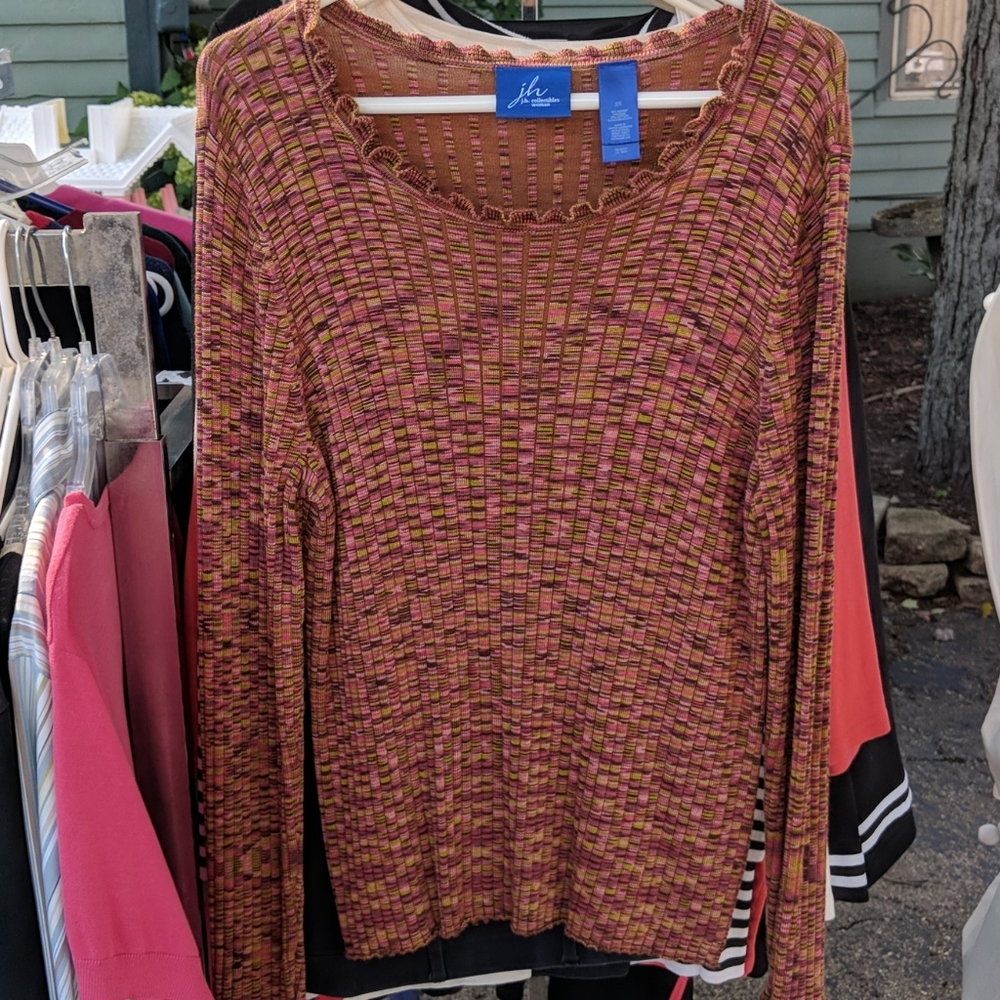 JH woman's light weight sweater